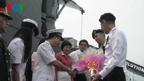 ກໍາປັ່ນທະຫານເຮືອ ສິງກະໂປ ຢ້ຽມຢາມ ນະຄອນດ່ານັ້ງ